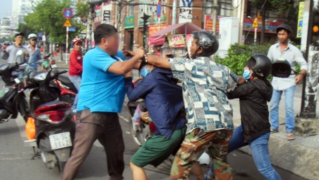 Đánh nhau thực tế là một hành động không đẹp, thường đem đến rắc rối cho chúng ta Đánh nhau thực tế là một hành động không đẹp, thường đem đến rắc rối cho chúng ta