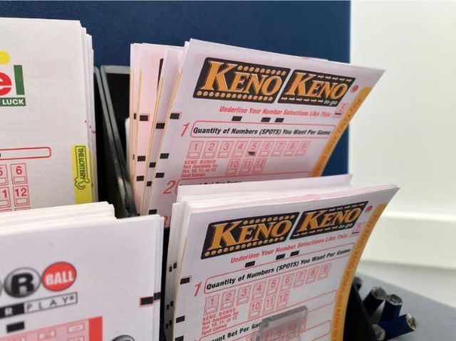 Keno có 3 loại hình chơi đó là keno đơn giản, lớn/nhỏ và chẵn/lẻ 