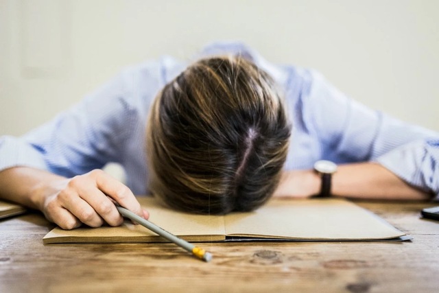 Ngủ mơ thấy đi thi không học bài là điềm gì? Gợi ý số đề may mắn