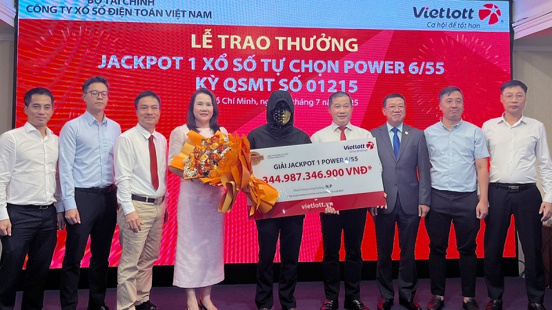 Việc quay số và trao giải vẫn được diễn ra hằng ngày theo quy trình nghiêm ngặt Việc quay số và trao giải vẫn được diễn ra hằng ngày theo quy trình nghiêm ngặt